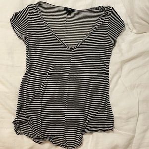 Paige Black and White Striped V-Neck Tee Medium